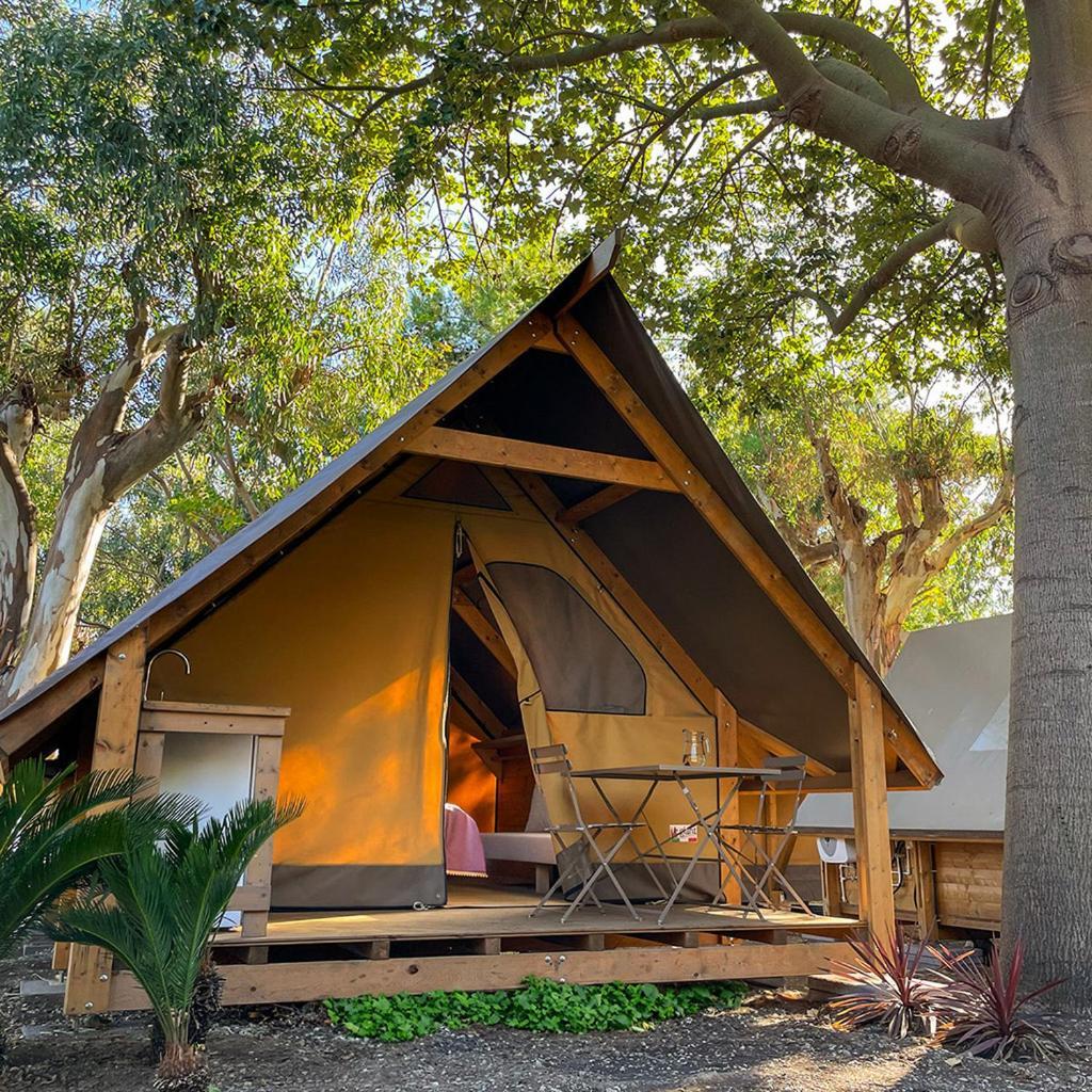 Il Pampaleone Glamping And Resort Acireale Bagian luar foto