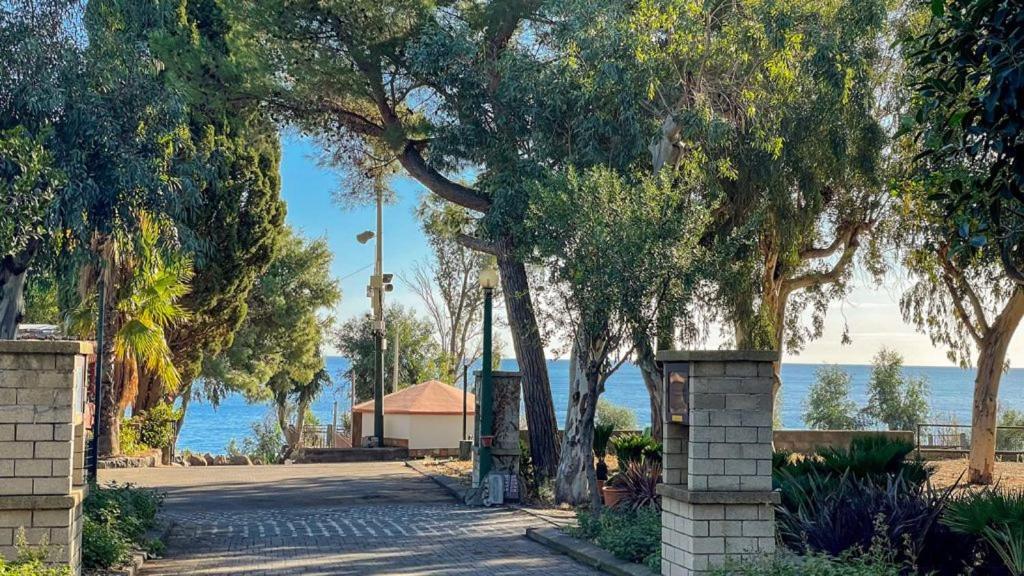 Il Pampaleone Glamping And Resort Acireale Bagian luar foto