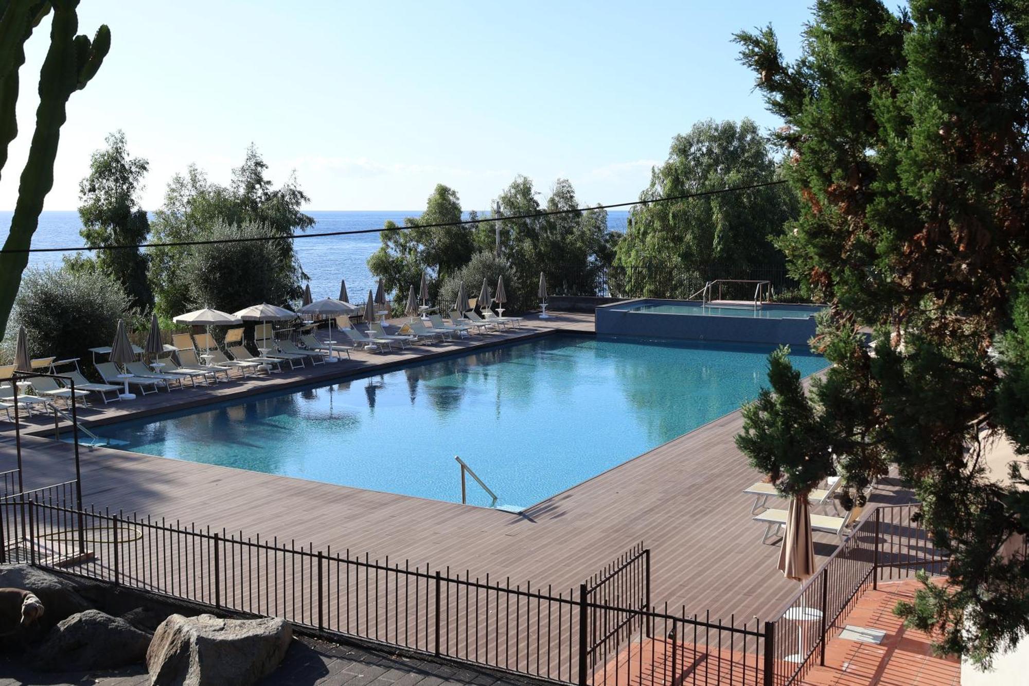 Il Pampaleone Glamping And Resort Acireale Bagian luar foto