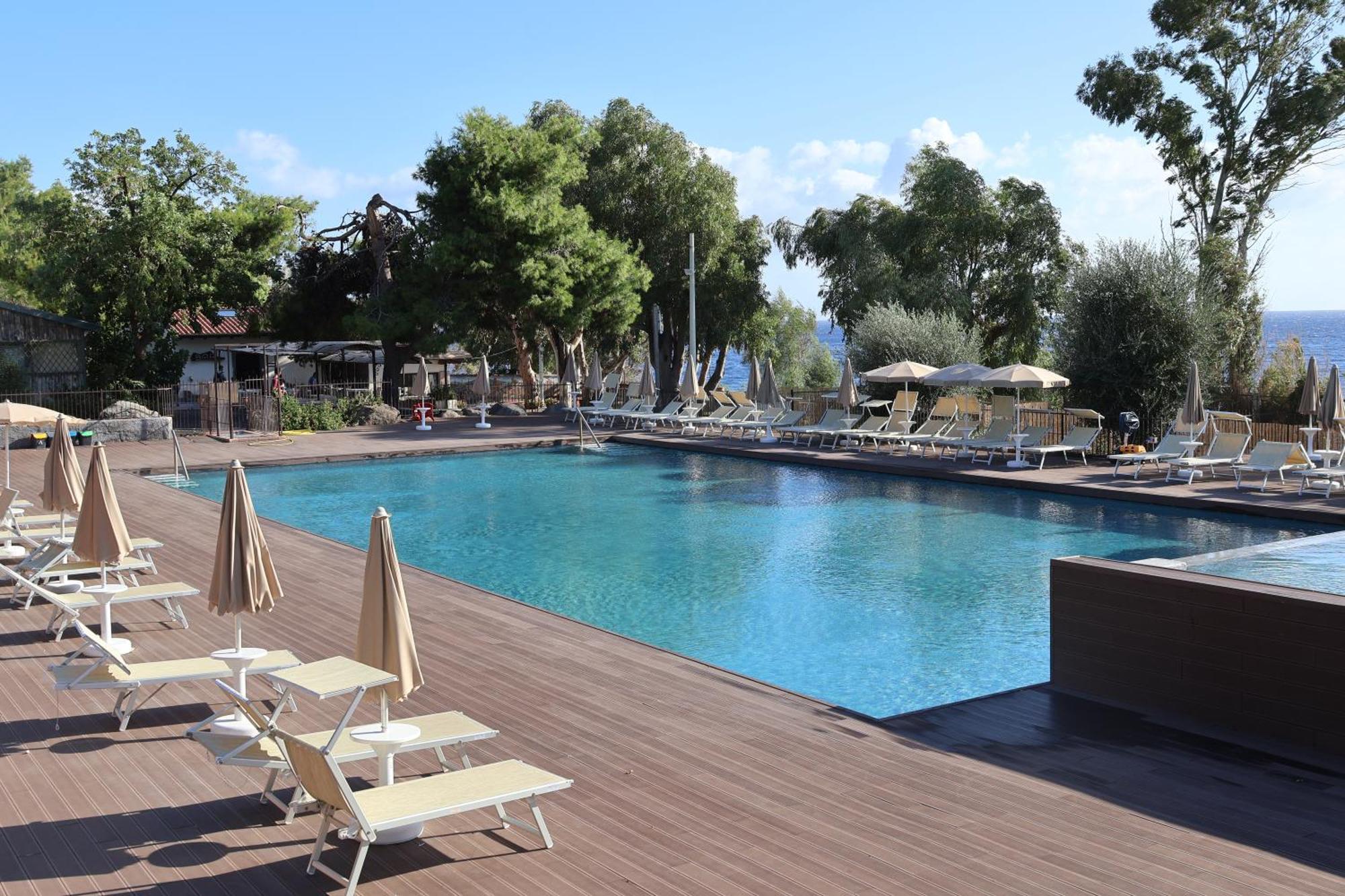 Il Pampaleone Glamping And Resort Acireale Bagian luar foto